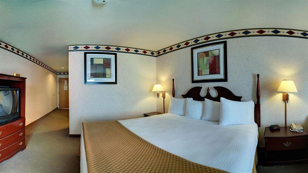 Western Inn&suites Joliet